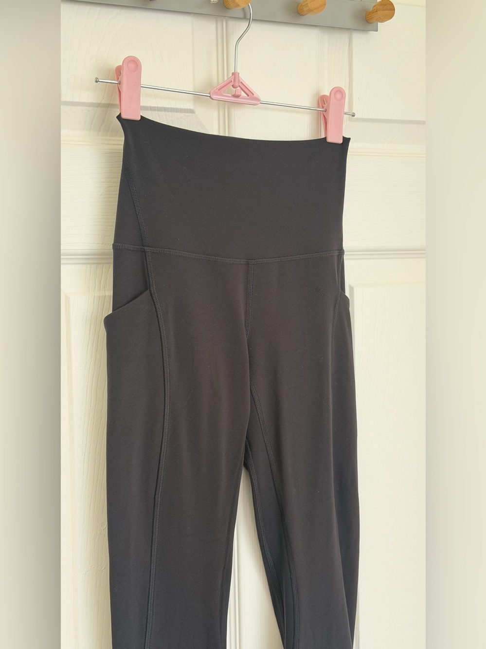 Lululemon Aligns w/ Pockets in Black - Picture 3 of 16